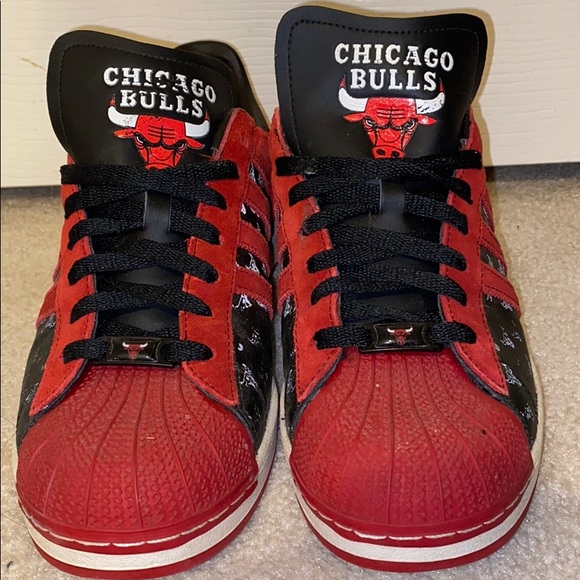 adidas superstar chicago bulls